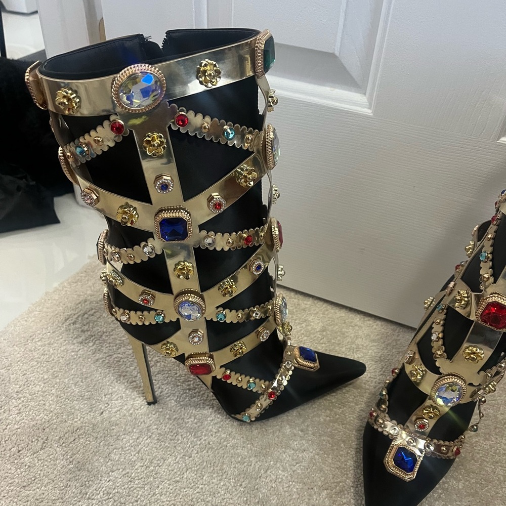 Never worn very beautiful. Just did not fit me.give an offer - Picture 2 of 3